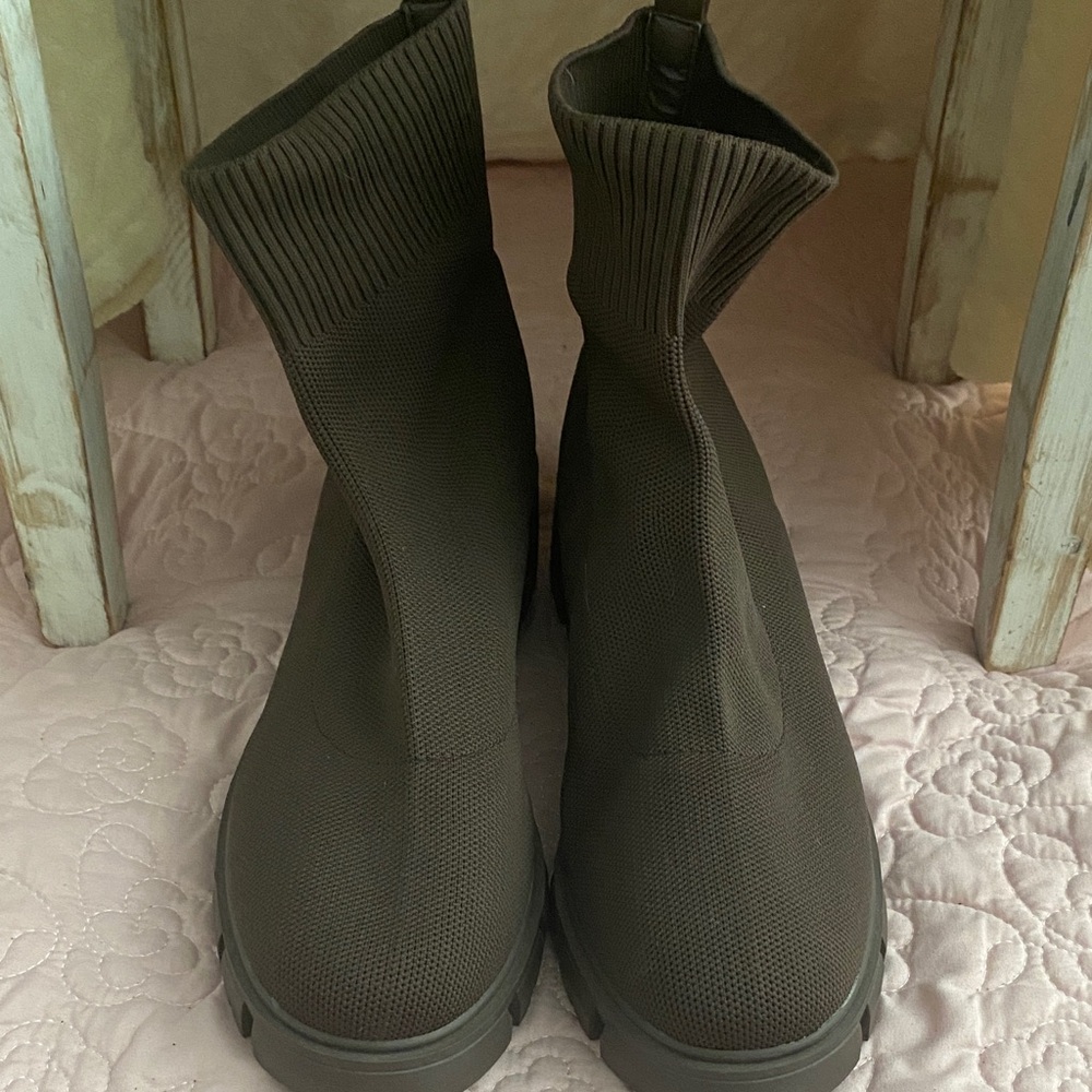 Women's Stretch-Knit Sock Booties in Brown Forever 21